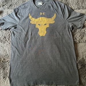 Under Armour Project Rock Heather Grey and Gold tee shirt // Size Men’s L